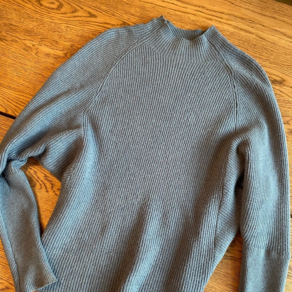 Woman’s blue gray balloon sleeve sweater